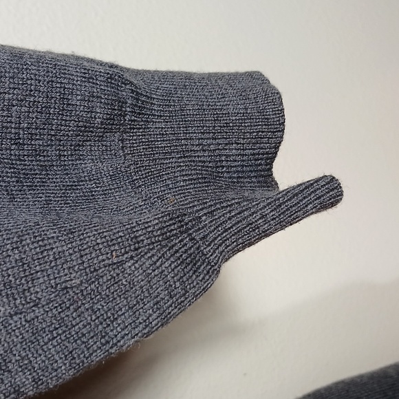 Brooks Brothers extra Italian fine Merino wool v neck sweater Medium - Picture 4 of 6